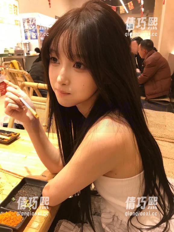 51吃瓜 一边观看,一边捧心脏,网红们都在51吃瓜的首页晃来晃去。