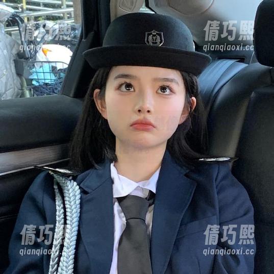 hlw 看着hlw,越看越像是在看一场滑稽秀。