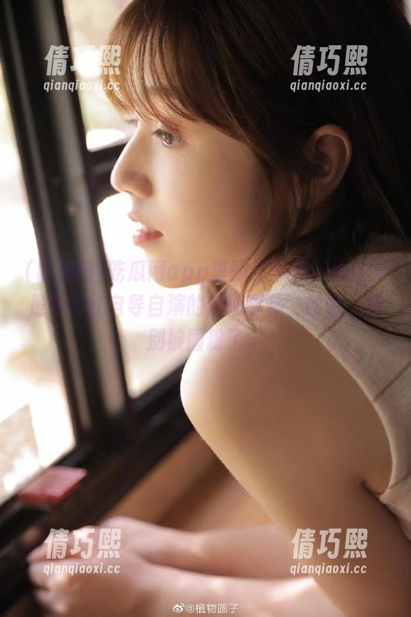 吃瓜网app里的红黑料，估计又是某网红自导自演的煽情事件，哈哈，真别被圈粉了。