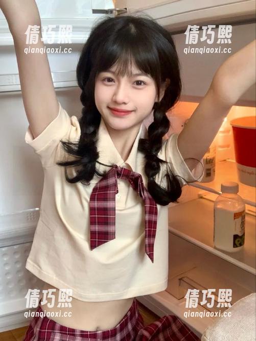 黑哥扒料 一键下载黑哥扒料,让我的安卓手机一瞬间充满了八卦能量!